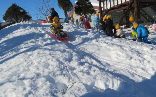 みんなで雪遊び楽しかったね